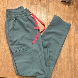 Hydrogen green, high waisted figs